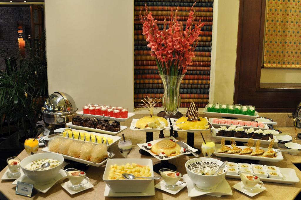Faisalabad Serena Hotel Exterior foto
