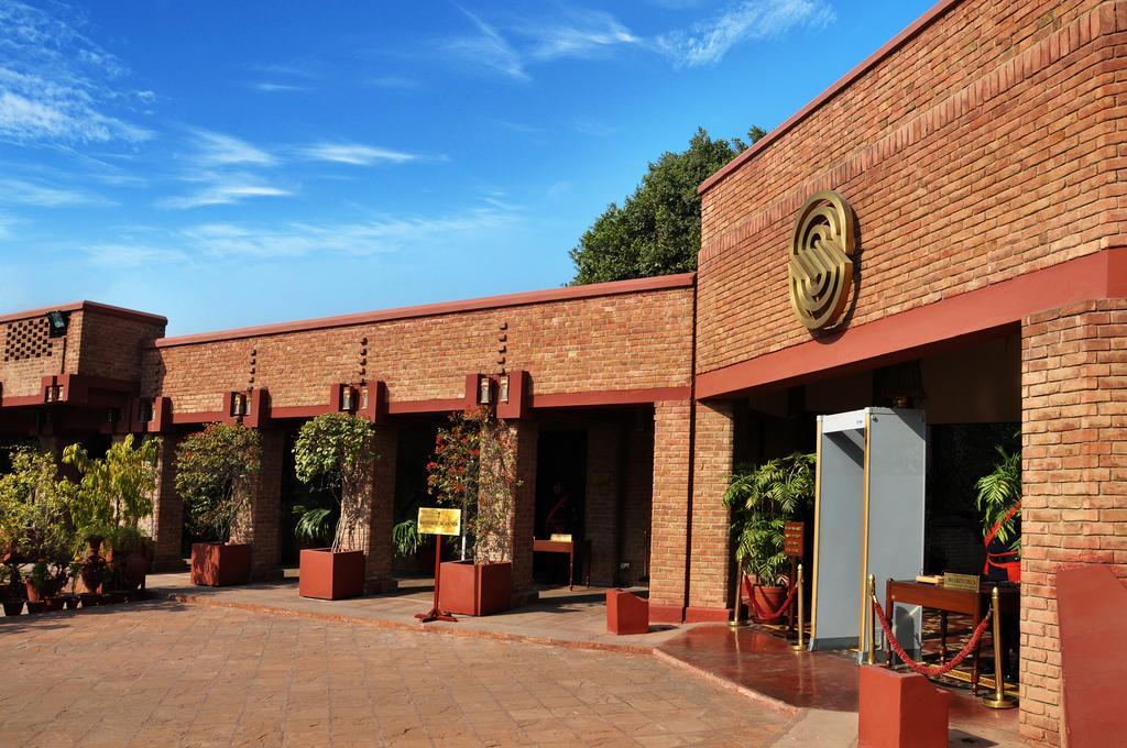 Faisalabad Serena Hotel Exterior foto