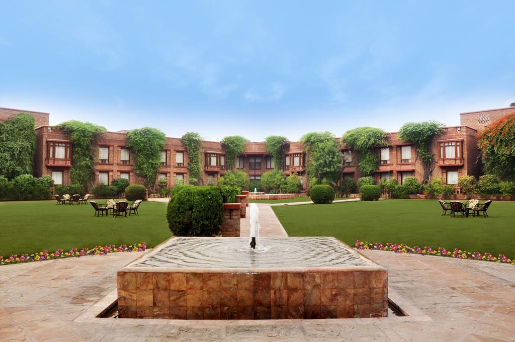 Faisalabad Serena Hotel Exterior foto